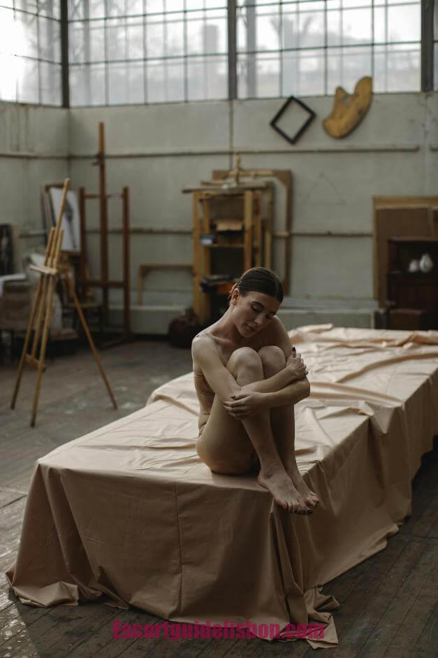 זנות מבט מעמיק על העולם השנוי במחלוקת והמורכב של עבודת מין מסחרית