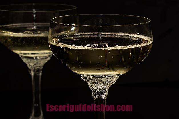 בגידה במערכות יחסים ההשפעות ההרסניות של בגידה