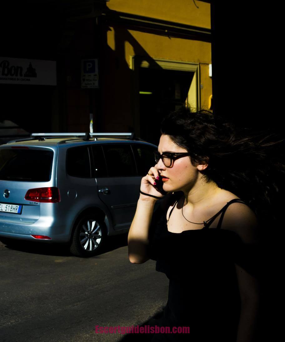 מהן נערות ליווי ואילו שירותים הן מספקות?